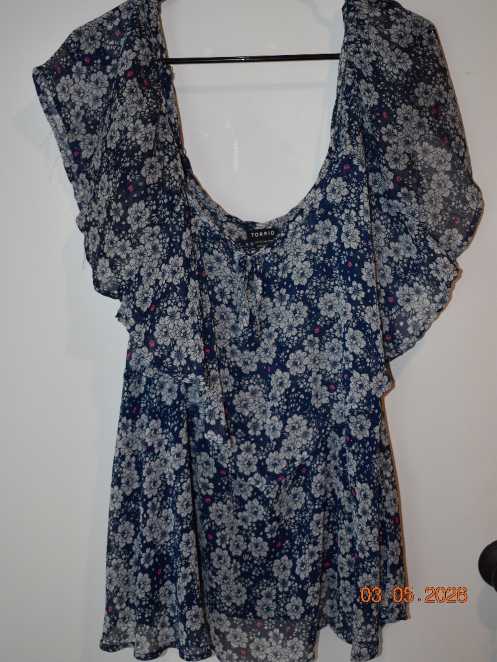 Torrid Blue floral blouse with flutter sleeves, Size 3